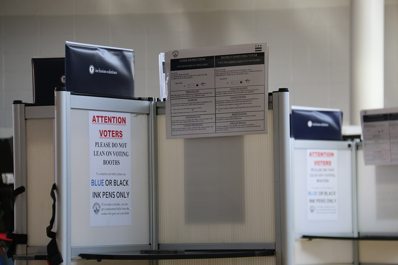 Voting booths at a polling station in Washington, D.C., during the November 5, 2024, U.S. general election. Photo: OSCE Parliamentary Assembly / Wikimedia Commons, CC BY-SA 2.0.